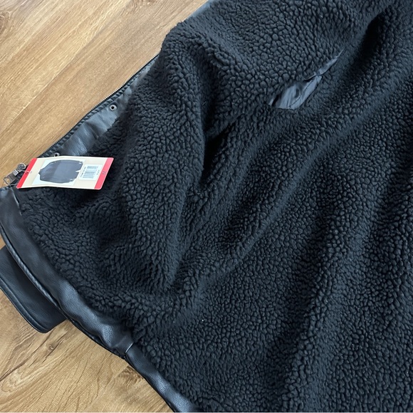 LEVIS Faux Leather Sherpa Lined Black Snap Zip Trucker Jacket NWT Mens Sz M - Picture 3 of 12